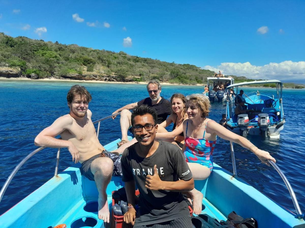 Van Santri Homestay Pemuteran Bagian luar foto