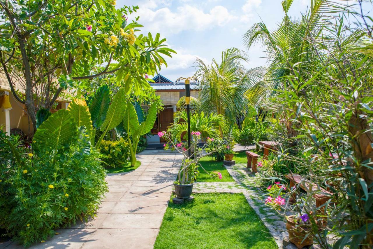 Van Santri Homestay Pemuteran Bagian luar foto
