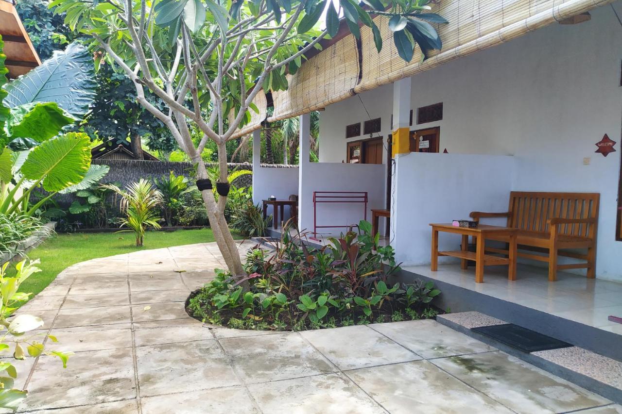 Van Santri Homestay Pemuteran Bagian luar foto