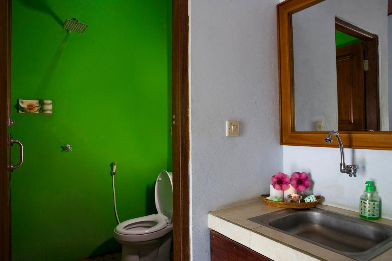 Van Santri Homestay Pemuteran Bagian luar foto