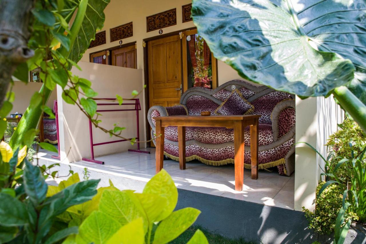 Van Santri Homestay Pemuteran Bagian luar foto