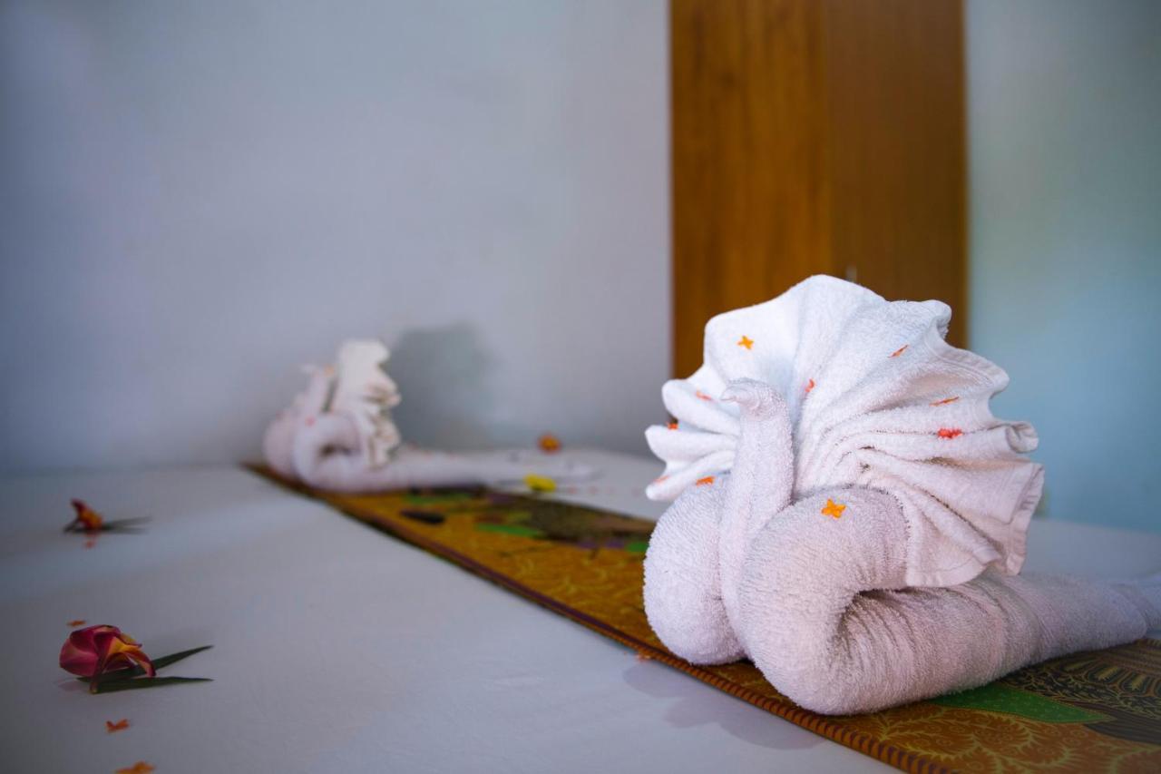 Van Santri Homestay Pemuteran Bagian luar foto