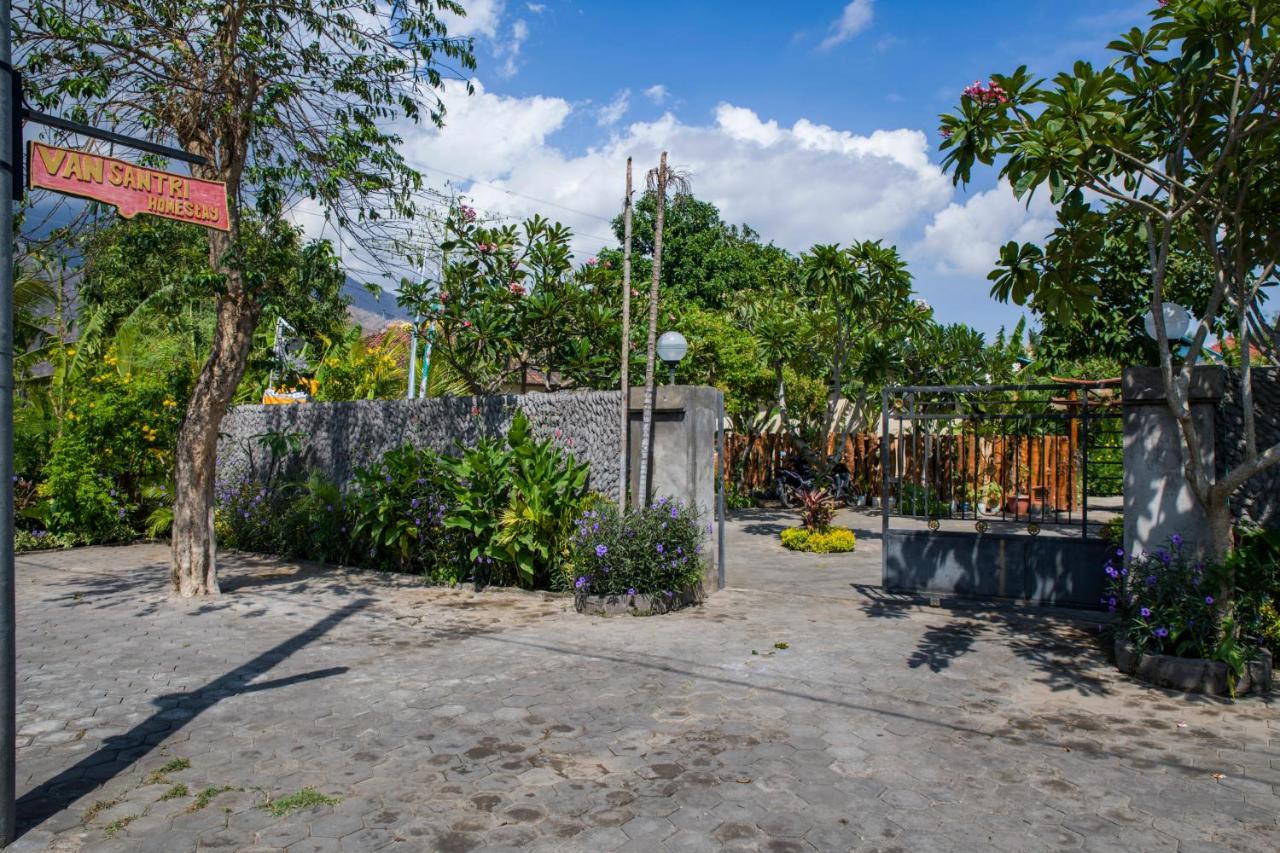 Van Santri Homestay Pemuteran Bagian luar foto