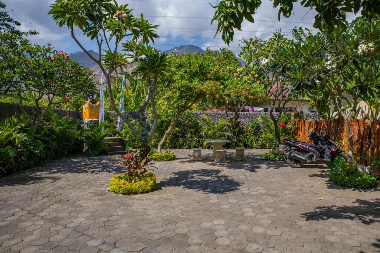 Van Santri Homestay Pemuteran Bagian luar foto