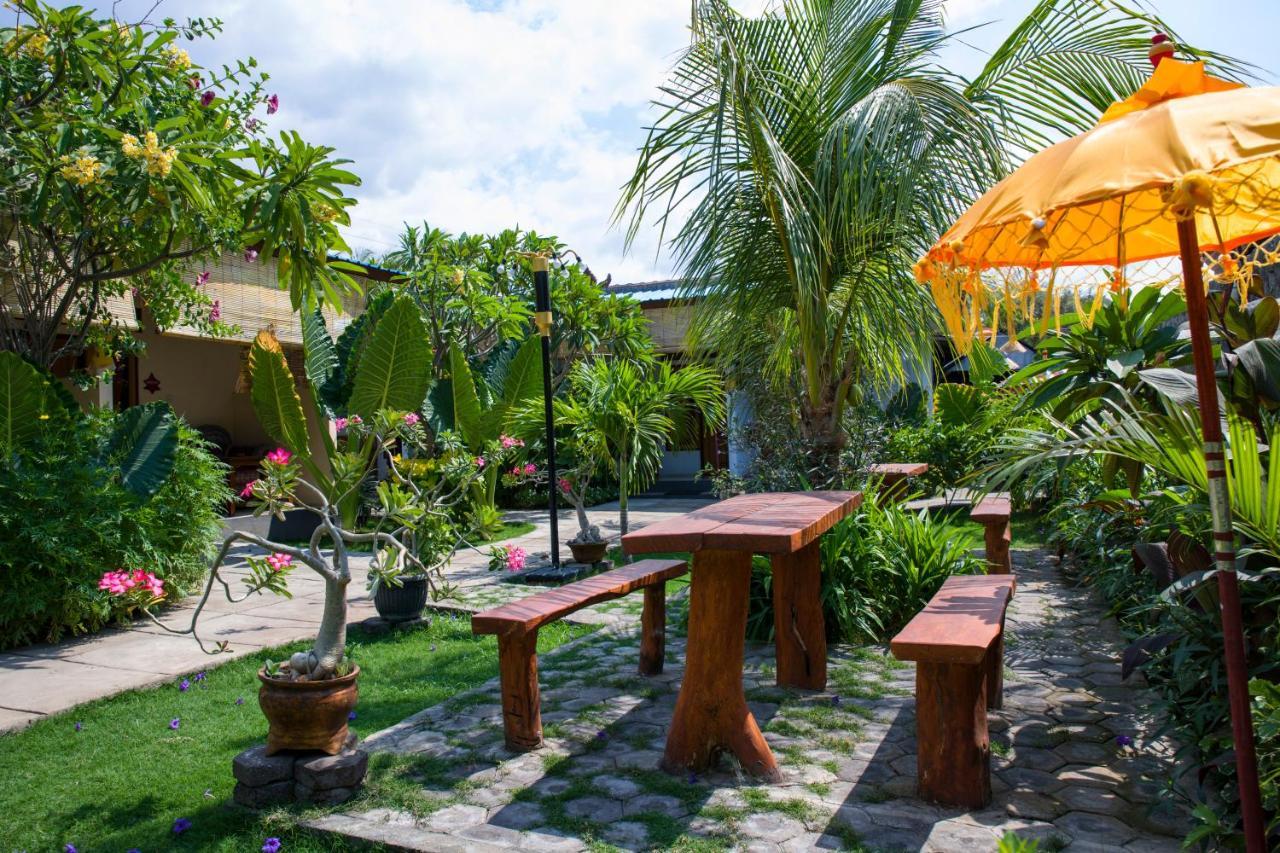 Van Santri Homestay Pemuteran Bagian luar foto